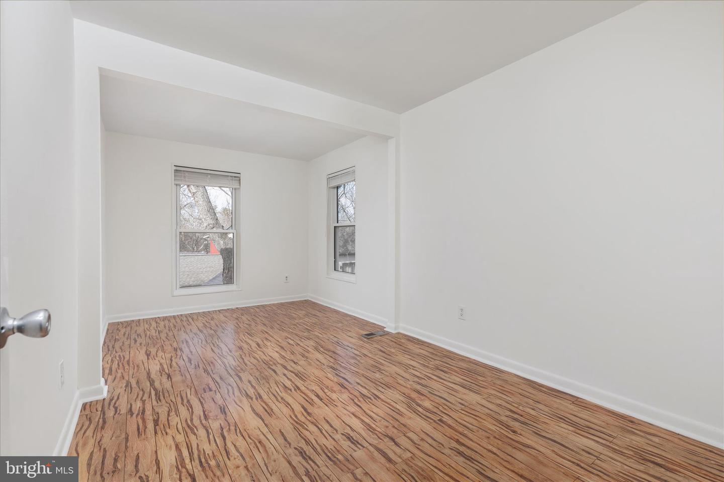 4104 HAMLIN AVE, CHANTILLY, Virginia 20151, 3 Bedrooms Bedrooms, ,2 BathroomsBathrooms,Residential,For sale,4104 HAMLIN AVE,VAFX2290026 MLS # VAFX2290026