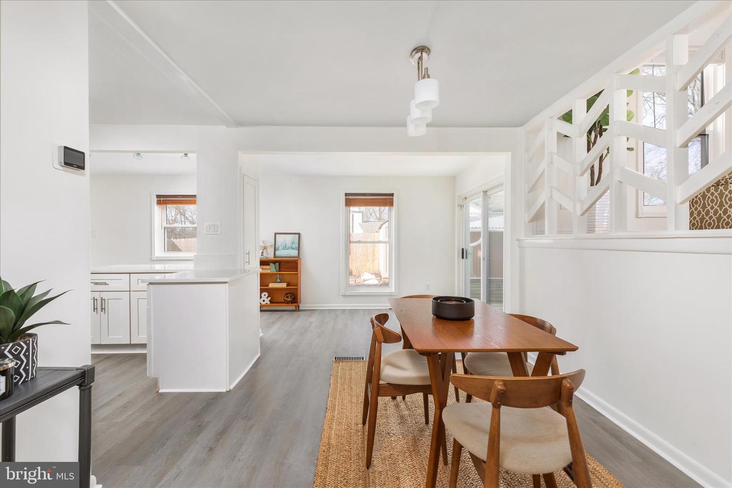 4104 HAMLIN AVE, CHANTILLY, Virginia 20151, 3 Bedrooms Bedrooms, ,2 BathroomsBathrooms,Residential,For sale,4104 HAMLIN AVE,VAFX2290026 MLS # VAFX2290026