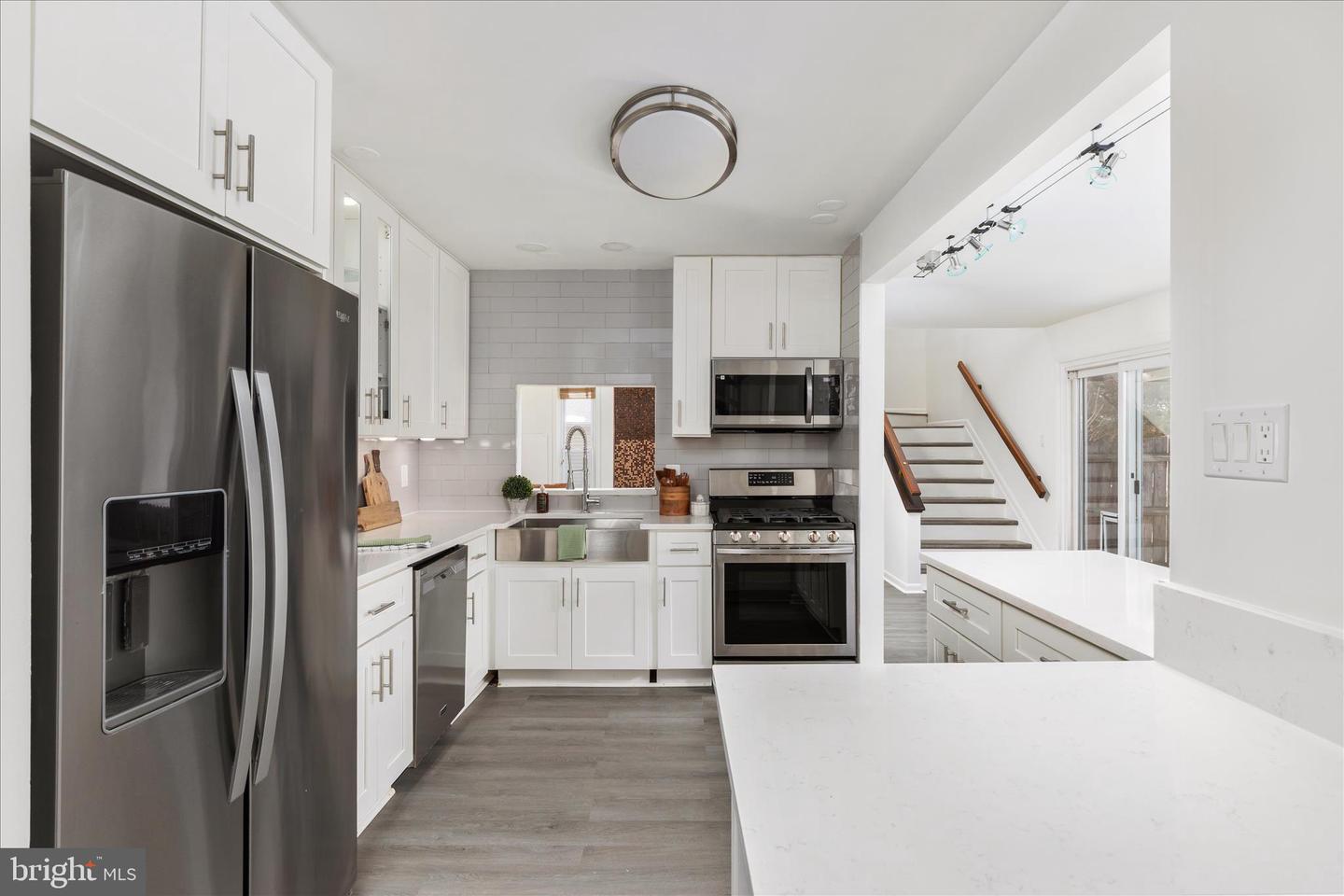 4104 HAMLIN AVE, CHANTILLY, Virginia 20151, 3 Bedrooms Bedrooms, ,2 BathroomsBathrooms,Residential,For sale,4104 HAMLIN AVE,VAFX2290026 MLS # VAFX2290026