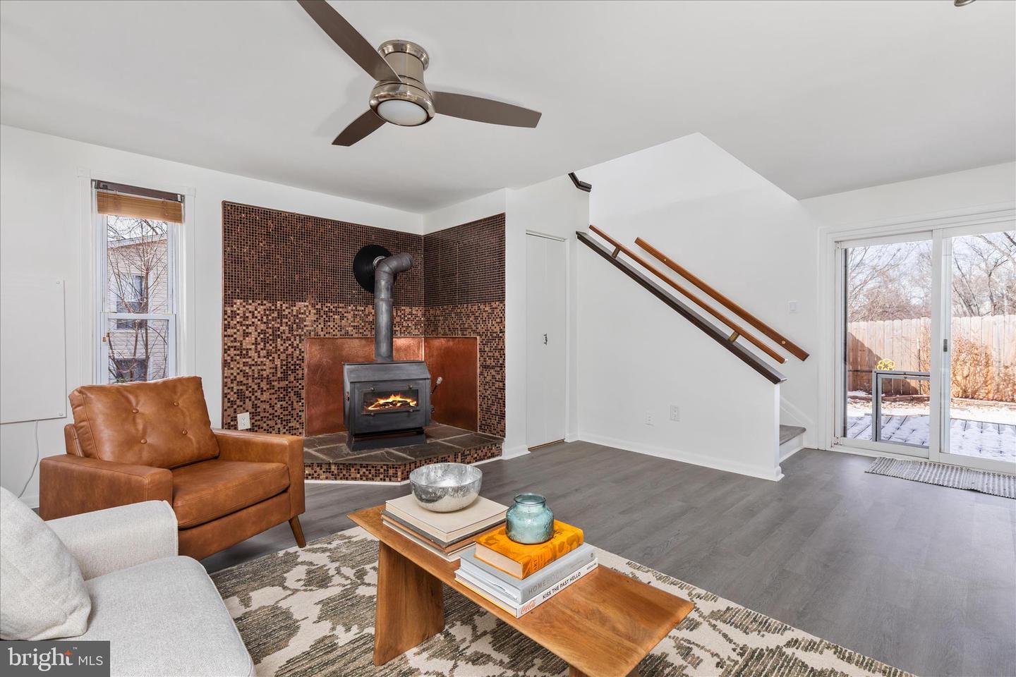 4104 HAMLIN AVE, CHANTILLY, Virginia 20151, 3 Bedrooms Bedrooms, ,2 BathroomsBathrooms,Residential,For sale,4104 HAMLIN AVE,VAFX2290026 MLS # VAFX2290026