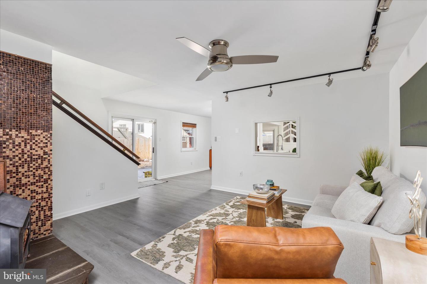 4104 HAMLIN AVE, CHANTILLY, Virginia 20151, 3 Bedrooms Bedrooms, ,2 BathroomsBathrooms,Residential,For sale,4104 HAMLIN AVE,VAFX2290026 MLS # VAFX2290026