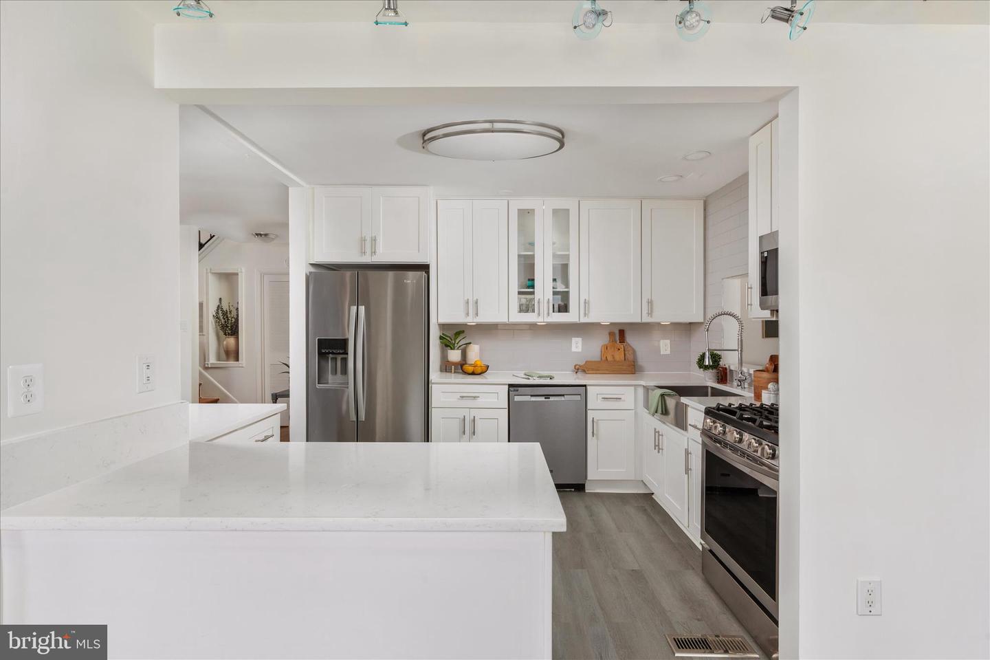 4104 HAMLIN AVE, CHANTILLY, Virginia 20151, 3 Bedrooms Bedrooms, ,2 BathroomsBathrooms,Residential,For sale,4104 HAMLIN AVE,VAFX2290026 MLS # VAFX2290026