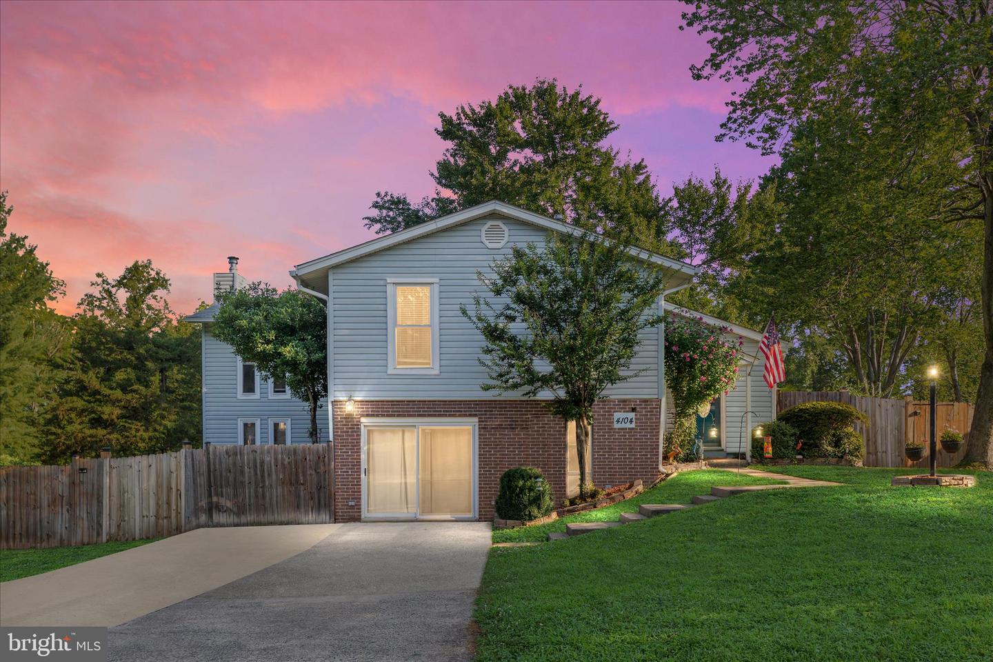 4104 HAMLIN AVE, CHANTILLY, Virginia 20151, 3 Bedrooms Bedrooms, ,2 BathroomsBathrooms,Residential,For sale,4104 HAMLIN AVE,VAFX2290026 MLS # VAFX2290026