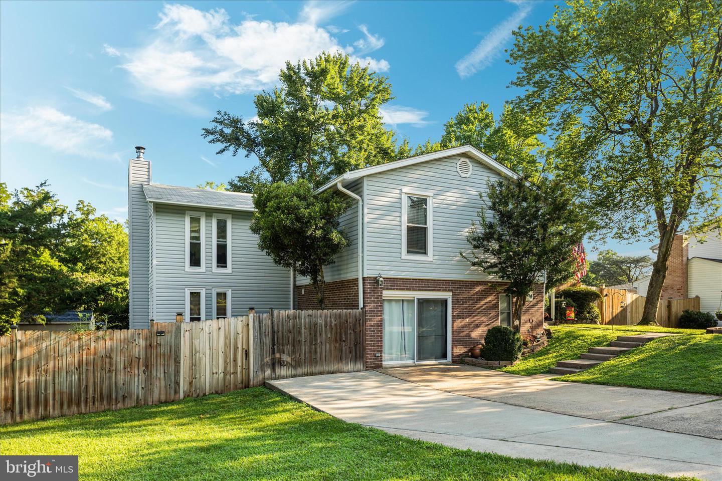 4104 HAMLIN AVE, CHANTILLY, Virginia 20151, 3 Bedrooms Bedrooms, ,2 BathroomsBathrooms,Residential,For sale,4104 HAMLIN AVE,VAFX2290026 MLS # VAFX2290026