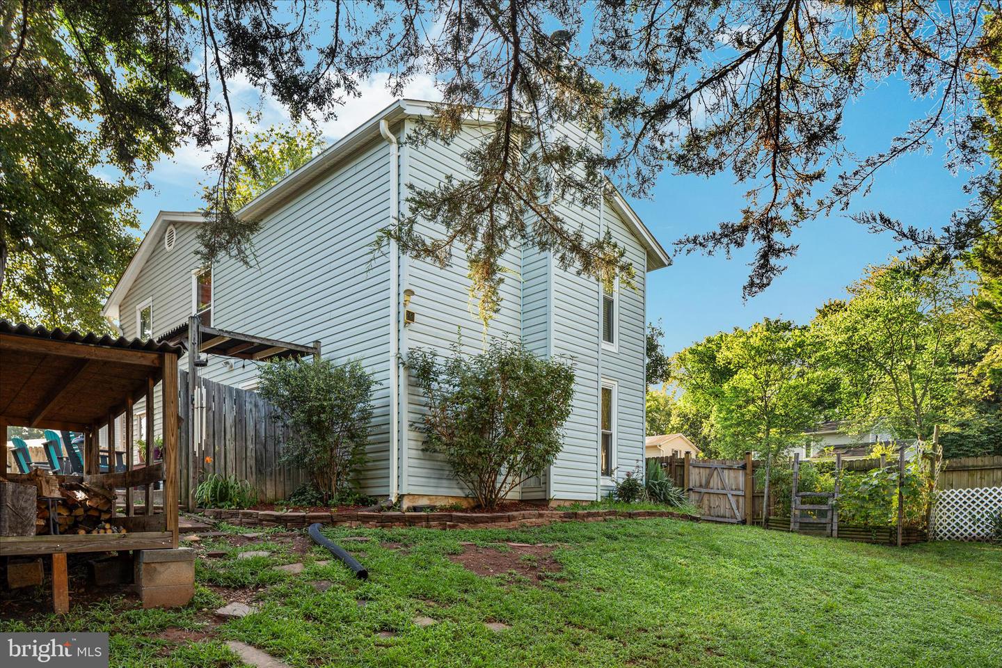 4104 HAMLIN AVE, CHANTILLY, Virginia 20151, 3 Bedrooms Bedrooms, ,2 BathroomsBathrooms,Residential,For sale,4104 HAMLIN AVE,VAFX2290026 MLS # VAFX2290026