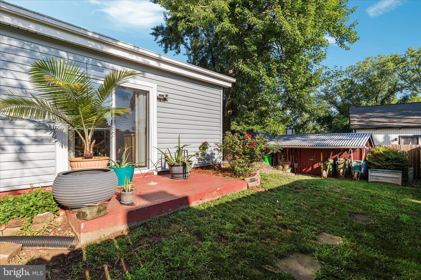 4104 HAMLIN AVE, CHANTILLY, Virginia 20151, 3 Bedrooms Bedrooms, ,2 BathroomsBathrooms,Residential,For sale,4104 HAMLIN AVE,VAFX2290026 MLS # VAFX2290026