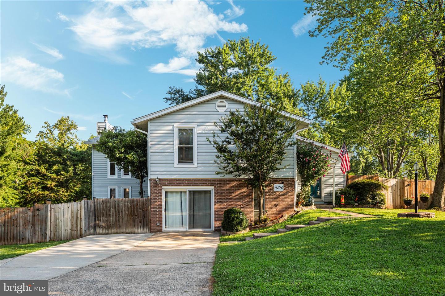 4104 HAMLIN AVE, CHANTILLY, Virginia 20151, 3 Bedrooms Bedrooms, ,2 BathroomsBathrooms,Residential,For sale,4104 HAMLIN AVE,VAFX2290026 MLS # VAFX2290026