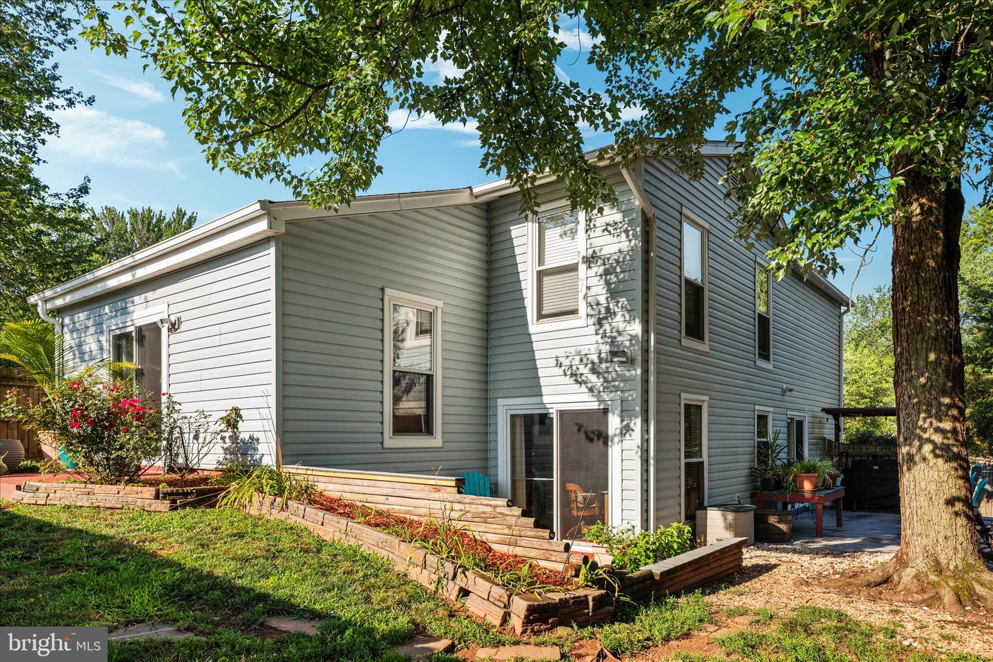 4104 HAMLIN AVE, CHANTILLY, Virginia 20151, 3 Bedrooms Bedrooms, ,2 BathroomsBathrooms,Residential,For sale,4104 HAMLIN AVE,VAFX2290026 MLS # VAFX2290026