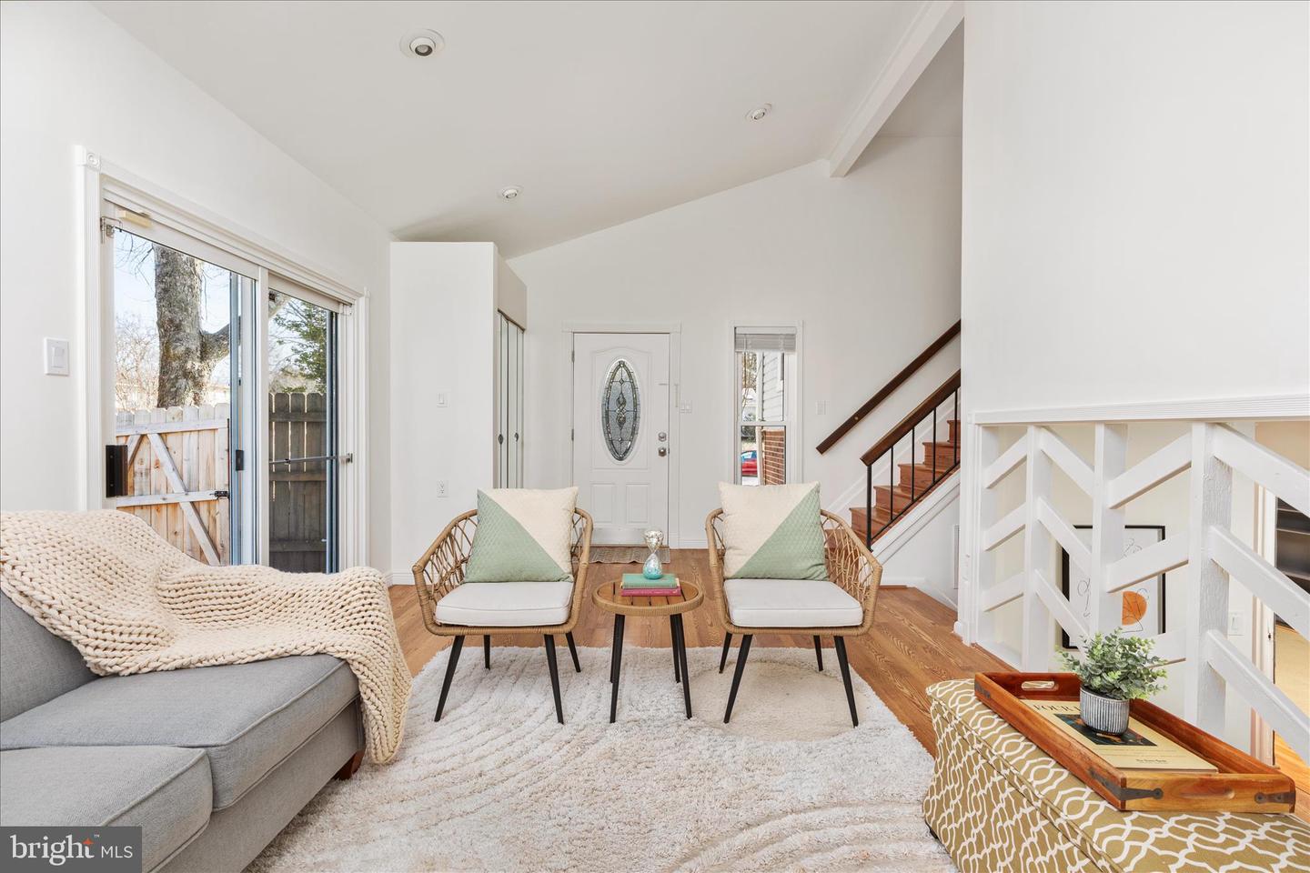 4104 HAMLIN AVE, CHANTILLY, Virginia 20151, 3 Bedrooms Bedrooms, ,2 BathroomsBathrooms,Residential,For sale,4104 HAMLIN AVE,VAFX2290026 MLS # VAFX2290026