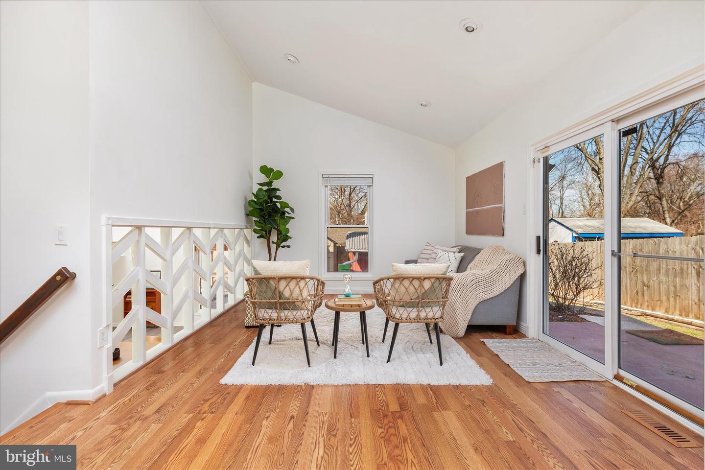 4104 HAMLIN AVE, CHANTILLY, Virginia 20151, 3 Bedrooms Bedrooms, ,2 BathroomsBathrooms,Residential,For sale,4104 HAMLIN AVE,VAFX2290026 MLS # VAFX2290026