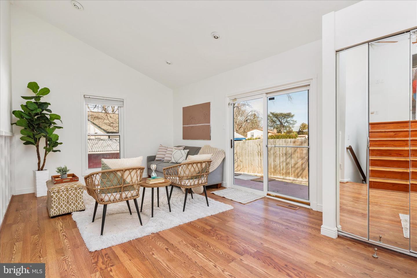 4104 HAMLIN AVE, CHANTILLY, Virginia 20151, 3 Bedrooms Bedrooms, ,2 BathroomsBathrooms,Residential,For sale,4104 HAMLIN AVE,VAFX2290026 MLS # VAFX2290026