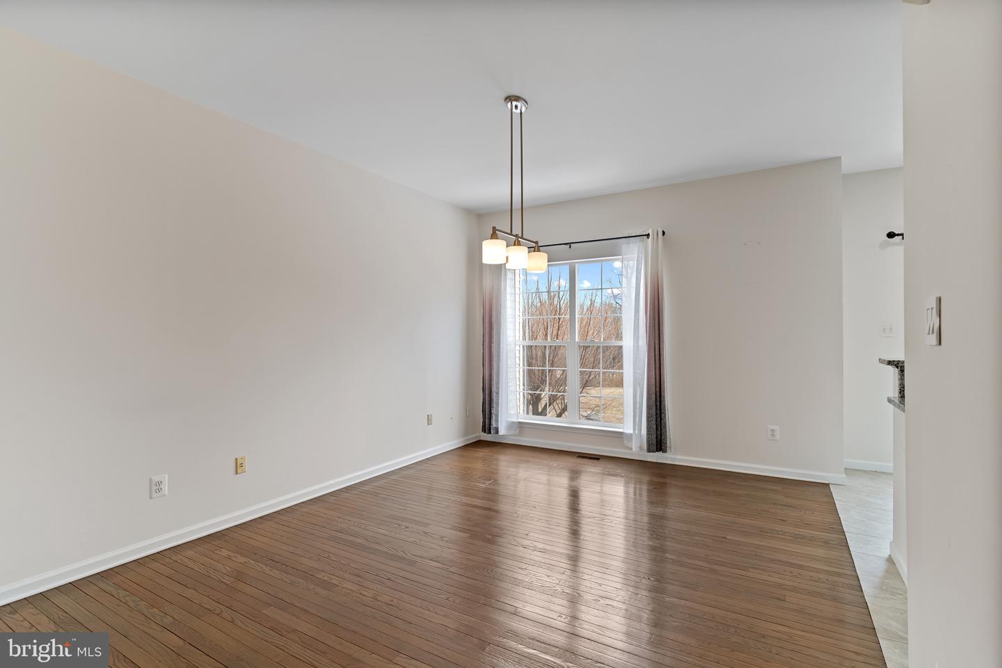 13258 MAPLE CREEK LN, CENTREVILLE, Virginia 20120, 3 Bedrooms Bedrooms, ,2 BathroomsBathrooms,Residential,For sale,13258 MAPLE CREEK LN,VAFX2290080 MLS # VAFX2290080