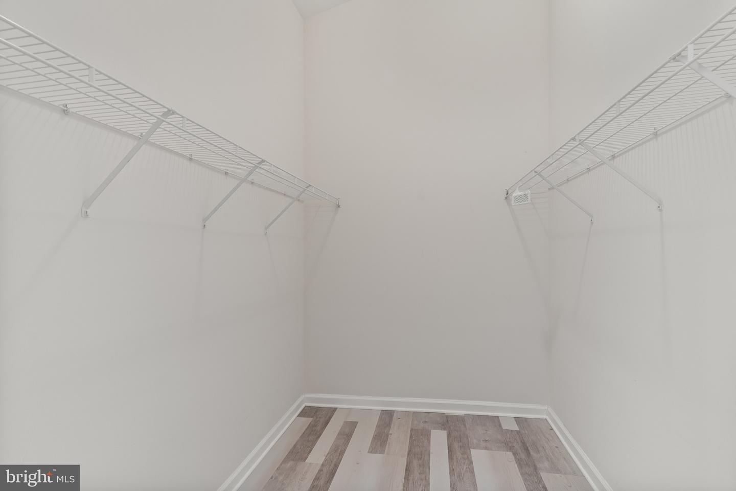 13258 MAPLE CREEK LN, CENTREVILLE, Virginia 20120, 3 Bedrooms Bedrooms, ,2 BathroomsBathrooms,Residential,For sale,13258 MAPLE CREEK LN,VAFX2290080 MLS # VAFX2290080