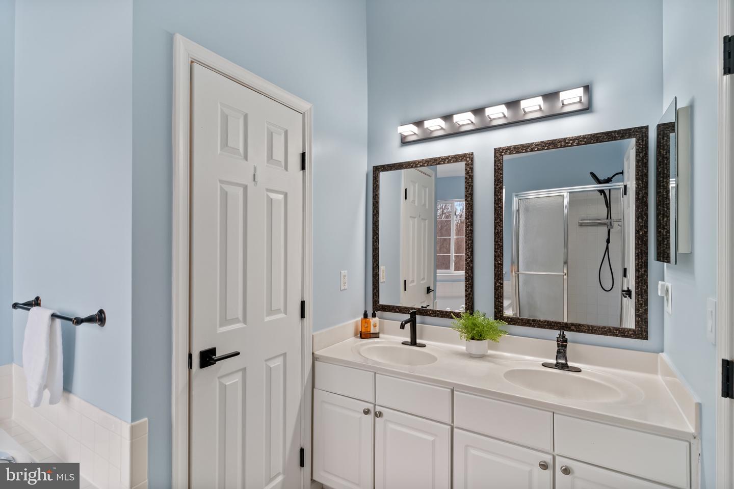 13258 MAPLE CREEK LN, CENTREVILLE, Virginia 20120, 3 Bedrooms Bedrooms, ,2 BathroomsBathrooms,Residential,For sale,13258 MAPLE CREEK LN,VAFX2290080 MLS # VAFX2290080