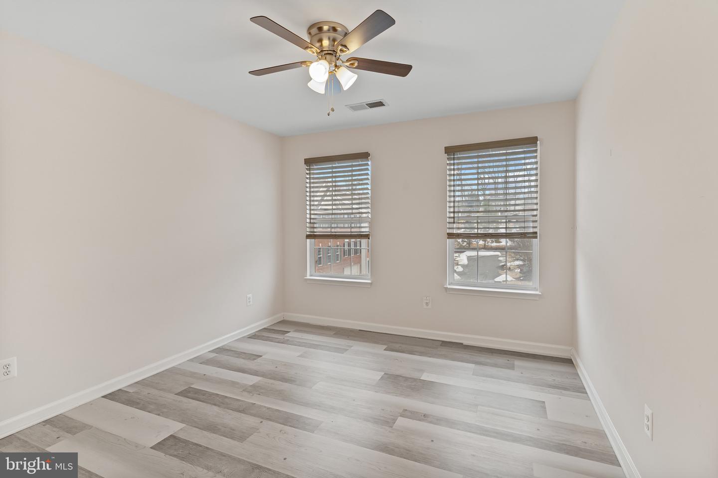 13258 MAPLE CREEK LN, CENTREVILLE, Virginia 20120, 3 Bedrooms Bedrooms, ,2 BathroomsBathrooms,Residential,For sale,13258 MAPLE CREEK LN,VAFX2290080 MLS # VAFX2290080