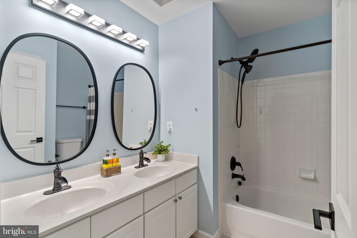 13258 MAPLE CREEK LN, CENTREVILLE, Virginia 20120, 3 Bedrooms Bedrooms, ,2 BathroomsBathrooms,Residential,For sale,13258 MAPLE CREEK LN,VAFX2290080 MLS # VAFX2290080