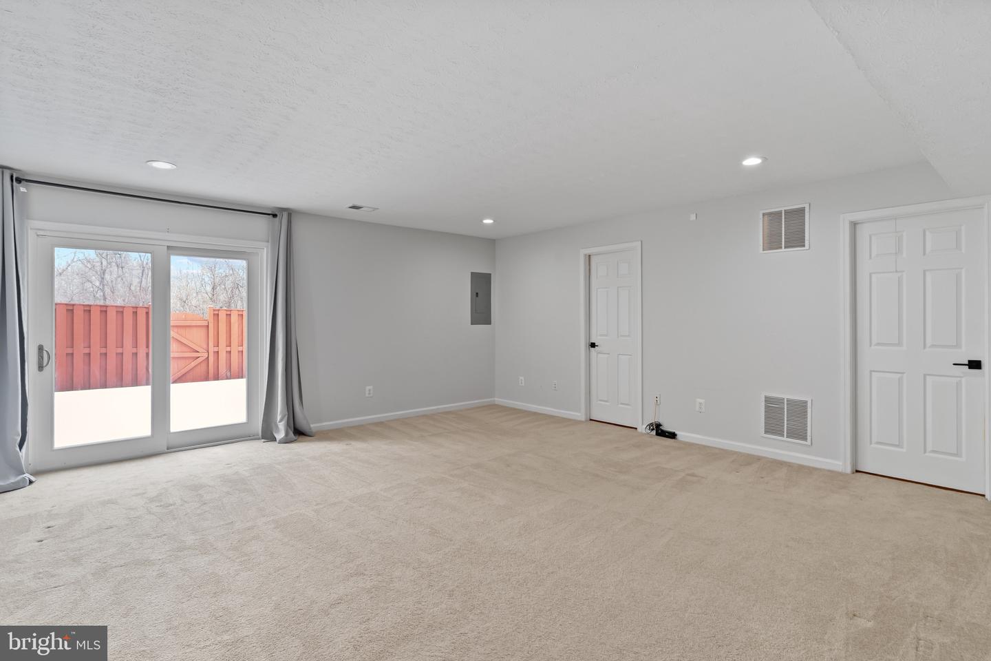 13258 MAPLE CREEK LN, CENTREVILLE, Virginia 20120, 3 Bedrooms Bedrooms, ,2 BathroomsBathrooms,Residential,For sale,13258 MAPLE CREEK LN,VAFX2290080 MLS # VAFX2290080