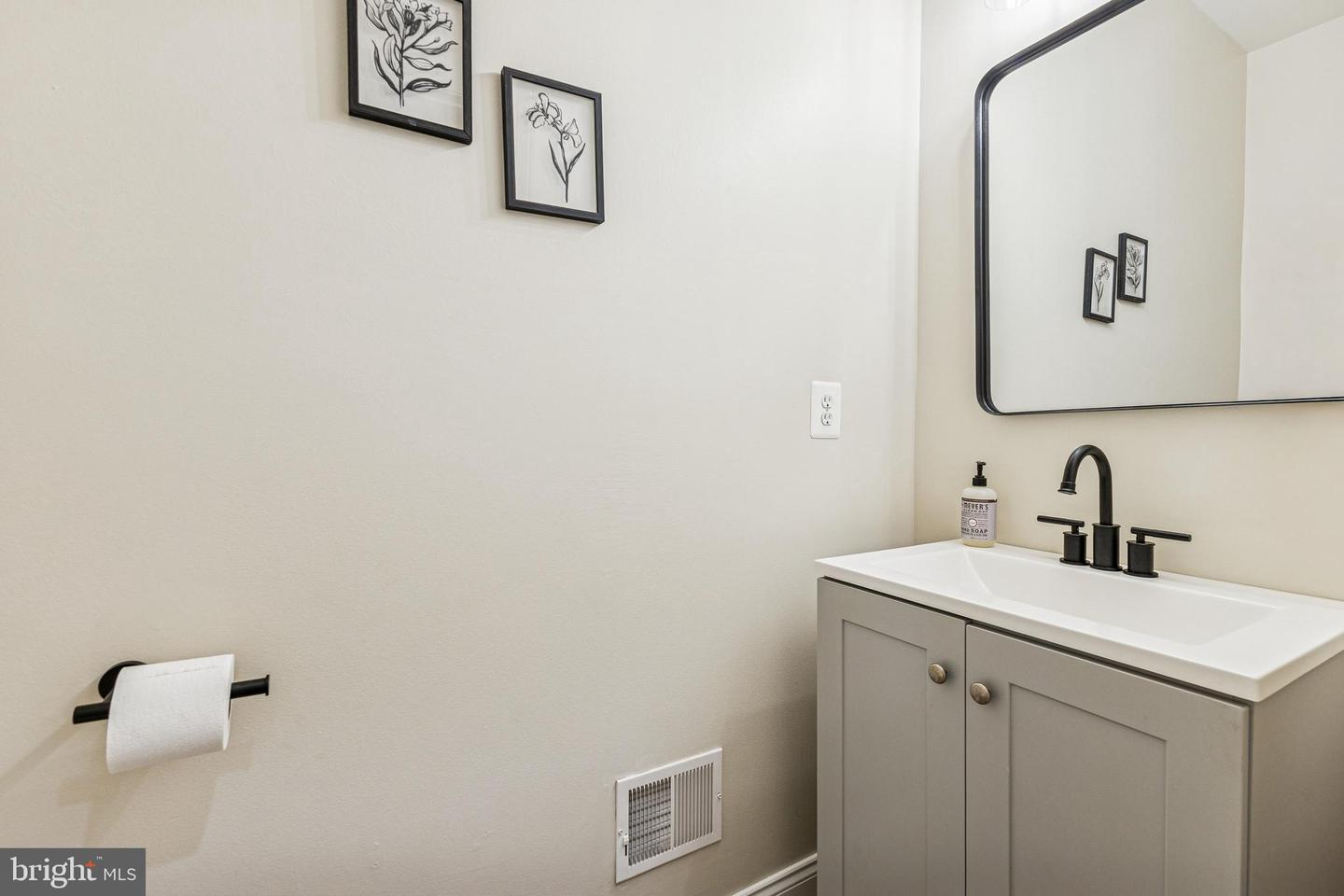 5793 WATERLOO BRIDGE CIR, HAYMARKET, Virginia 20169, 4 Bedrooms Bedrooms, ,3 BathroomsBathrooms,Residential,For sale,5793 WATERLOO BRIDGE CIR,VAPW2112282 MLS # VAPW2112282