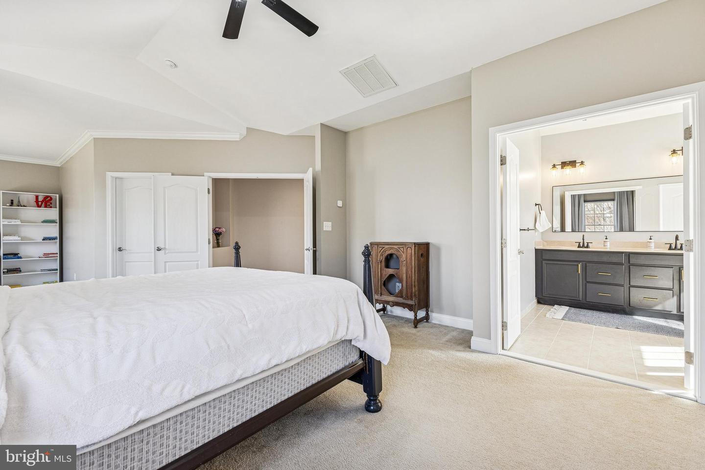 5793 WATERLOO BRIDGE CIR, HAYMARKET, Virginia 20169, 4 Bedrooms Bedrooms, ,3 BathroomsBathrooms,Residential,For sale,5793 WATERLOO BRIDGE CIR,VAPW2112282 MLS # VAPW2112282