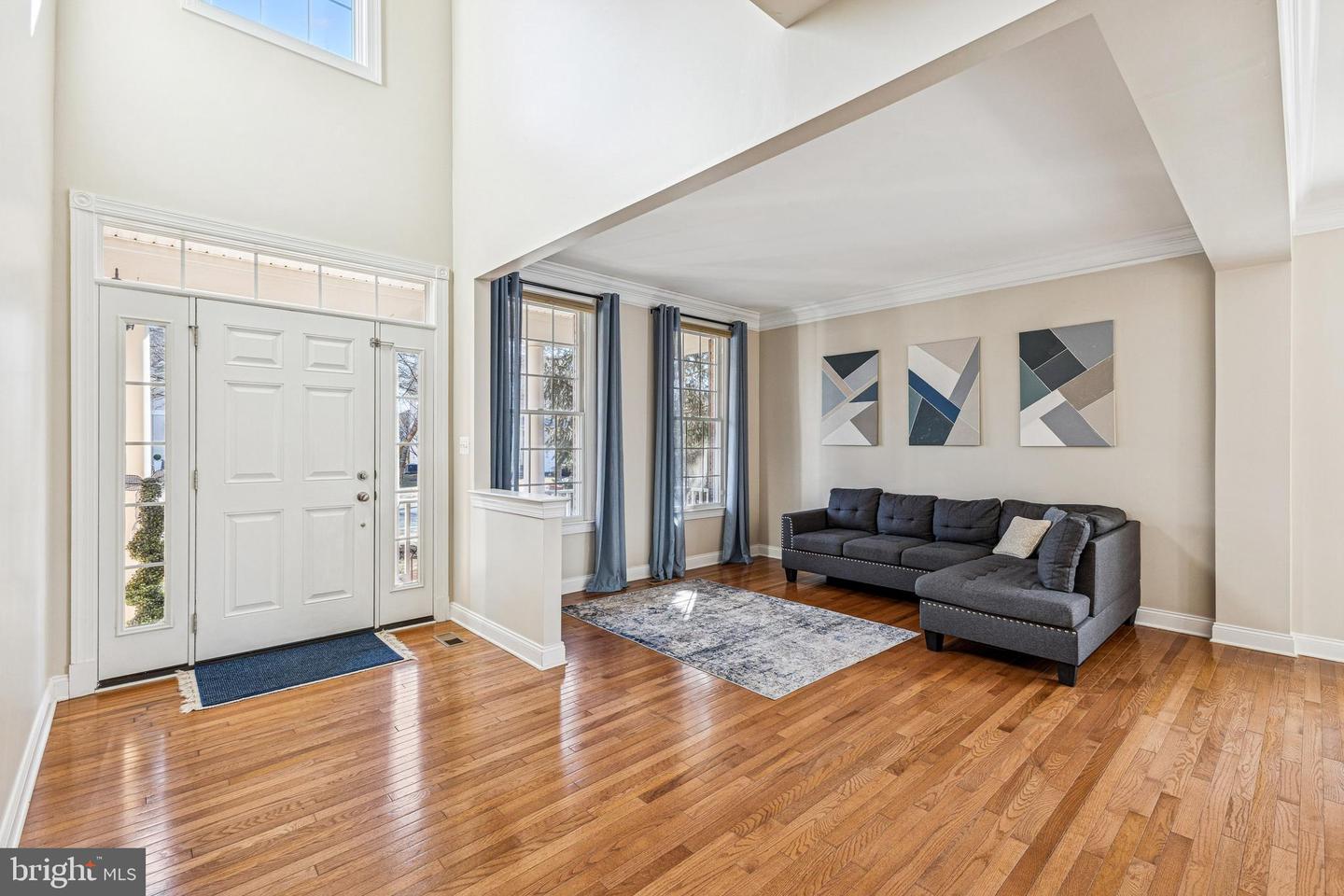 5793 WATERLOO BRIDGE CIR, HAYMARKET, Virginia 20169, 4 Bedrooms Bedrooms, ,3 BathroomsBathrooms,Residential,For sale,5793 WATERLOO BRIDGE CIR,VAPW2112282 MLS # VAPW2112282