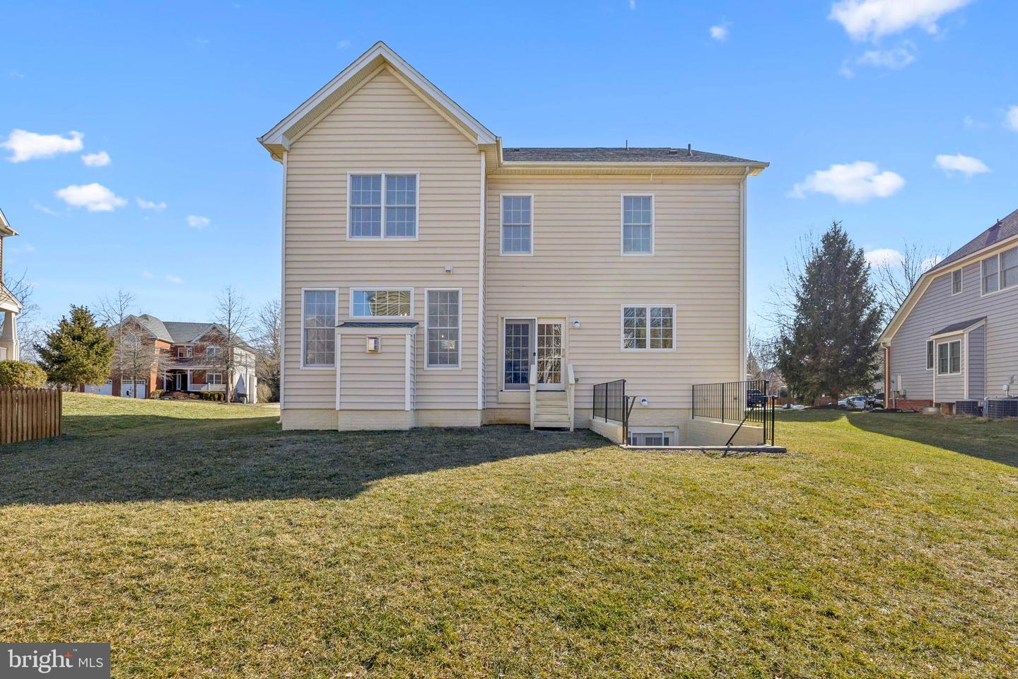 5793 WATERLOO BRIDGE CIR, HAYMARKET, Virginia 20169, 4 Bedrooms Bedrooms, ,3 BathroomsBathrooms,Residential,For sale,5793 WATERLOO BRIDGE CIR,VAPW2112282 MLS # VAPW2112282