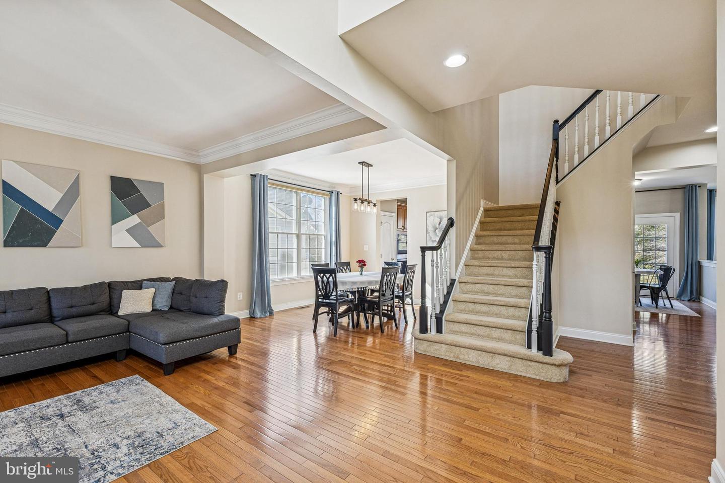 5793 WATERLOO BRIDGE CIR, HAYMARKET, Virginia 20169, 4 Bedrooms Bedrooms, ,3 BathroomsBathrooms,Residential,For sale,5793 WATERLOO BRIDGE CIR,VAPW2112282 MLS # VAPW2112282