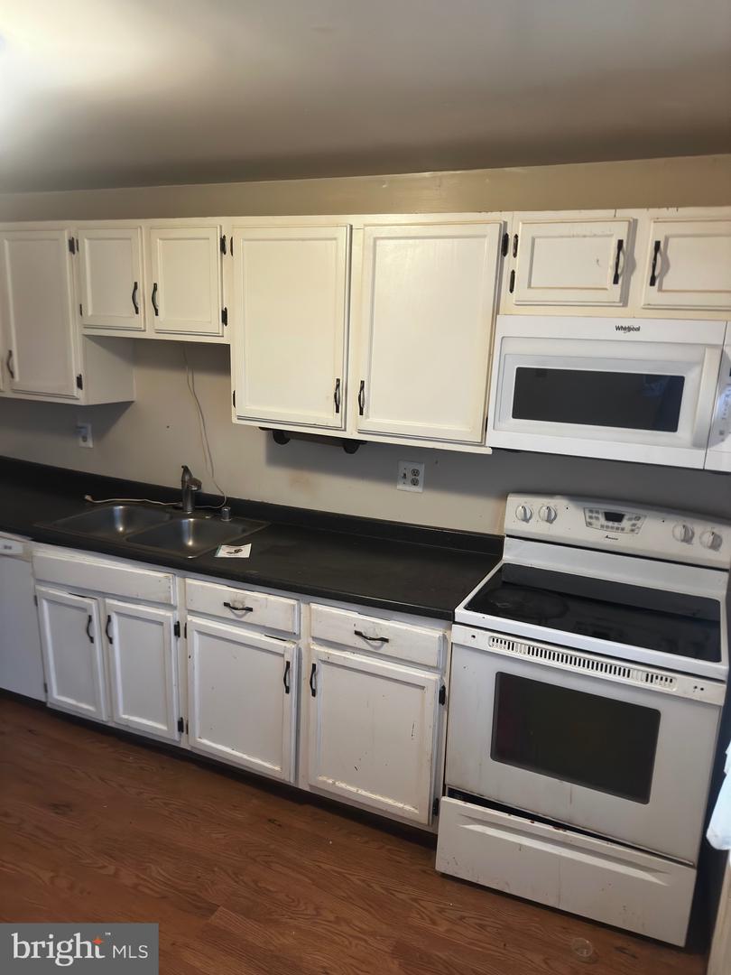 12637 ETRUSCAN DR, HERNDON, Virginia 20171, 3 Bedrooms Bedrooms, ,3 BathroomsBathrooms,Residential,For sale,12637 ETRUSCAN DR,VAFX2290464 MLS # VAFX2290464