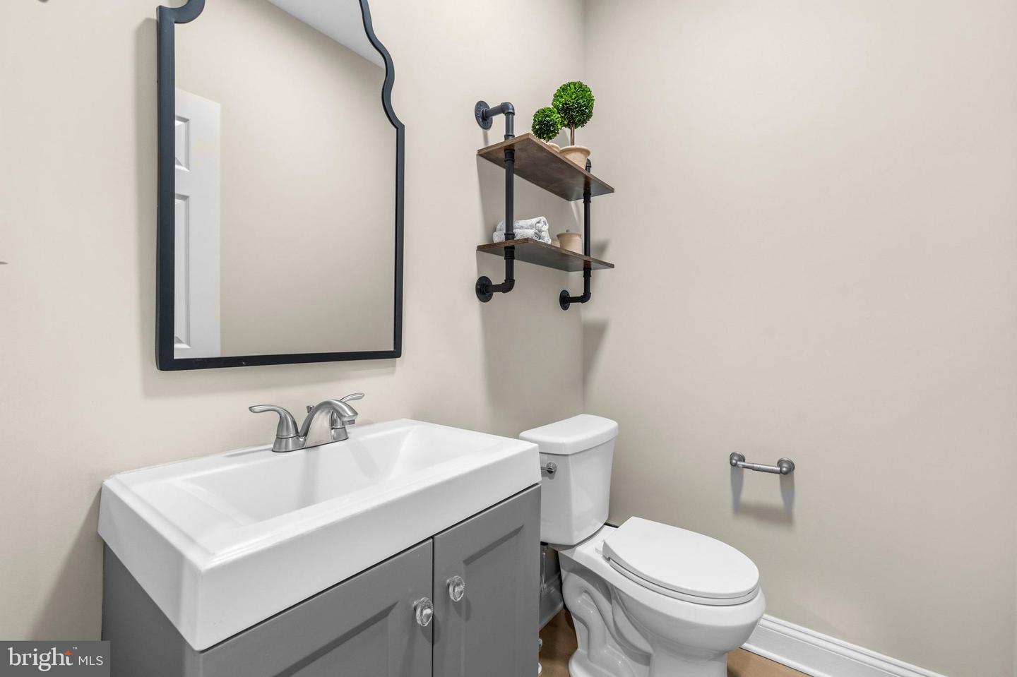 11764 BOWERY LN, CATLETT, Virginia 20119, 5 Bedrooms Bedrooms, ,3 BathroomsBathrooms,Residential,For sale,11764 BOWERY LN,VAFQ2020540 MLS # VAFQ2020540