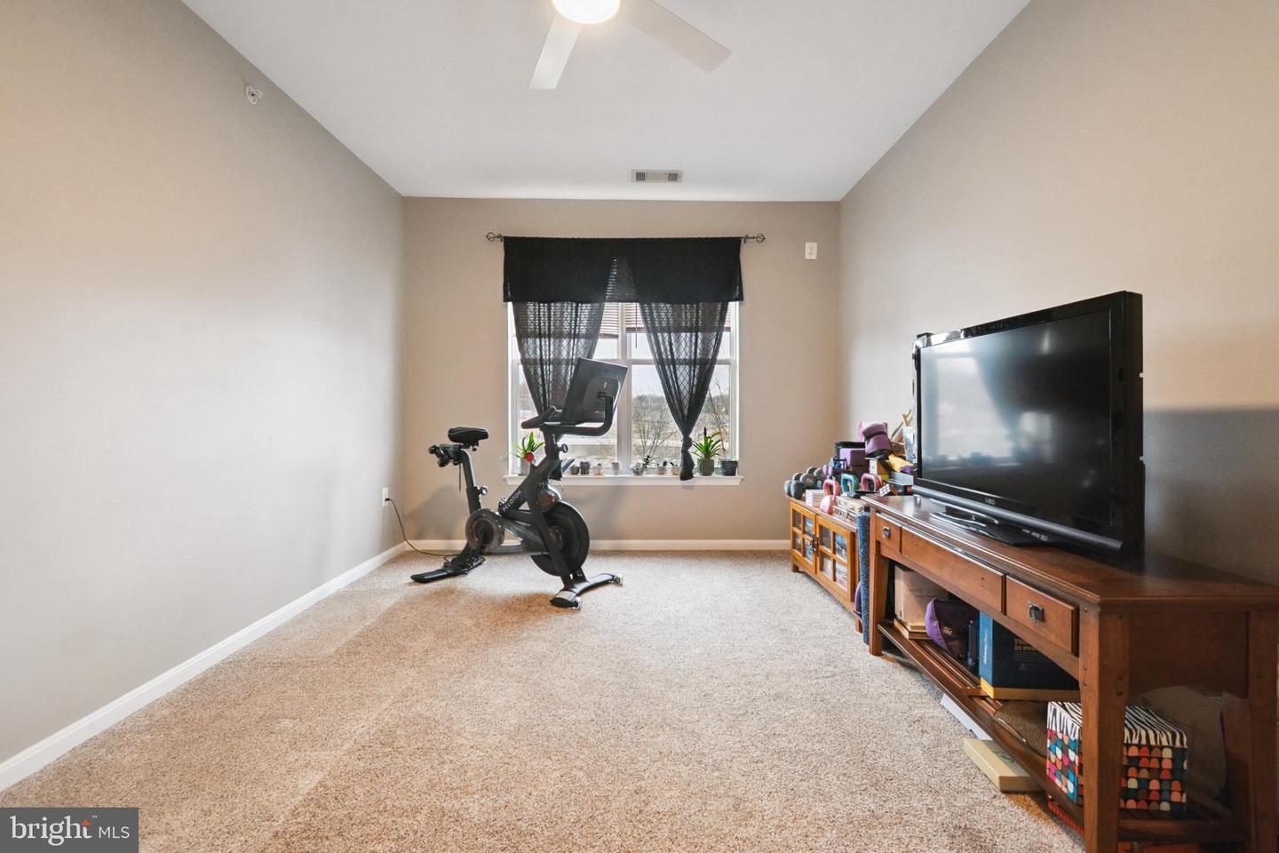 9480 VIRGINIA CENTER BLVD #403, VIENNA, Virginia 22181, 2 Bedrooms Bedrooms, 5 Rooms Rooms,2 BathroomsBathrooms,Residential,For sale,9480 VIRGINIA CENTER BLVD #403,VAFX2290808 MLS # VAFX2290808