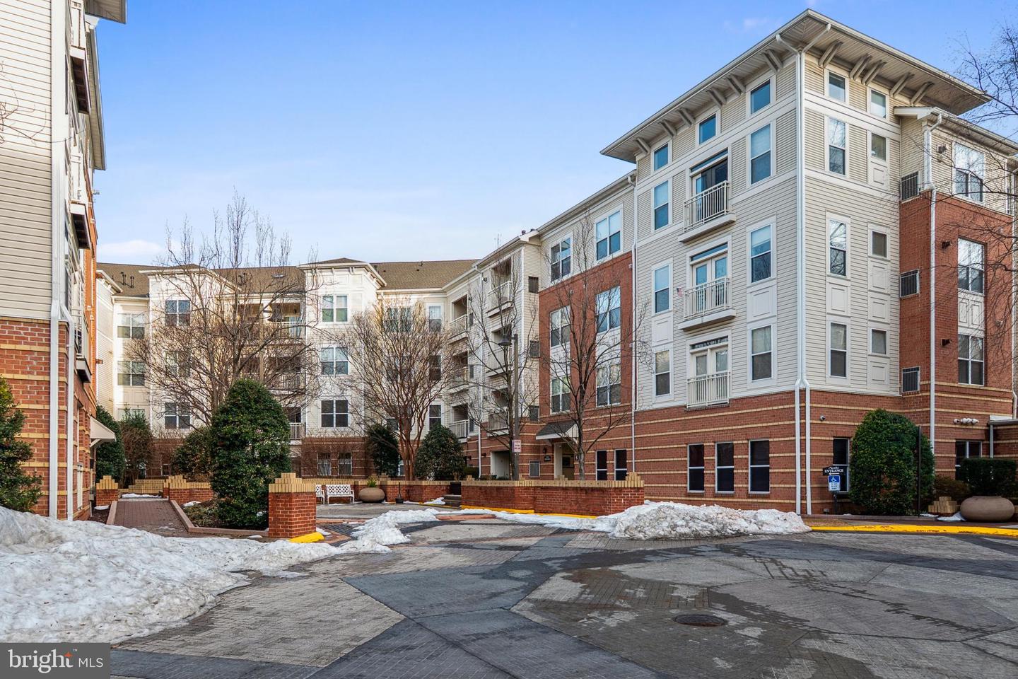 9480 VIRGINIA CENTER BLVD #403, VIENNA, Virginia 22181, 2 Bedrooms Bedrooms, 5 Rooms Rooms,2 BathroomsBathrooms,Residential,For sale,9480 VIRGINIA CENTER BLVD #403,VAFX2290808 MLS # VAFX2290808