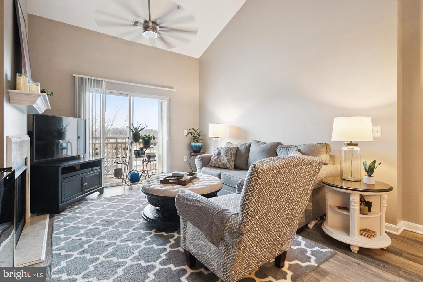 9480 VIRGINIA CENTER BLVD #403, VIENNA, Virginia 22181, 2 Bedrooms Bedrooms, 5 Rooms Rooms,2 BathroomsBathrooms,Residential,For sale,9480 VIRGINIA CENTER BLVD #403,VAFX2290808 MLS # VAFX2290808