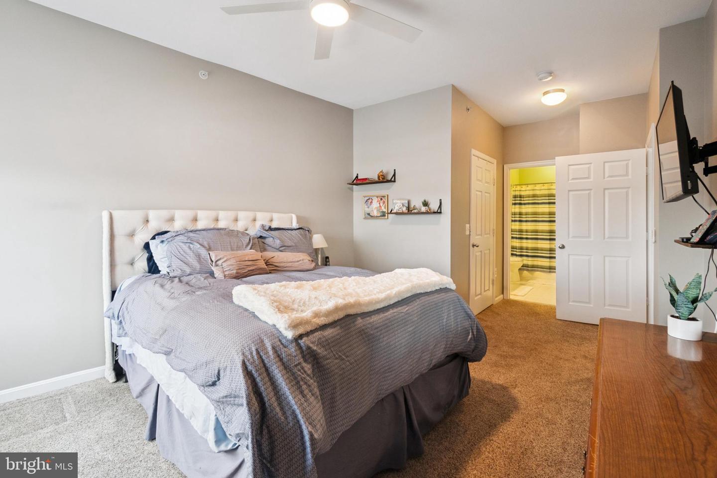 9480 VIRGINIA CENTER BLVD #403, VIENNA, Virginia 22181, 2 Bedrooms Bedrooms, 5 Rooms Rooms,2 BathroomsBathrooms,Residential,For sale,9480 VIRGINIA CENTER BLVD #403,VAFX2290808 MLS # VAFX2290808