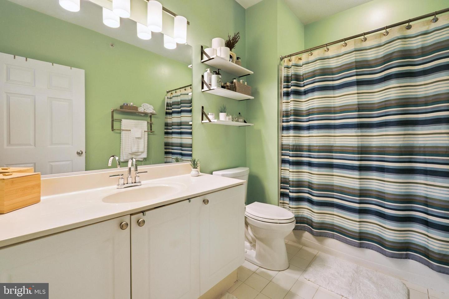 9480 VIRGINIA CENTER BLVD #403, VIENNA, Virginia 22181, 2 Bedrooms Bedrooms, 5 Rooms Rooms,2 BathroomsBathrooms,Residential,For sale,9480 VIRGINIA CENTER BLVD #403,VAFX2290808 MLS # VAFX2290808