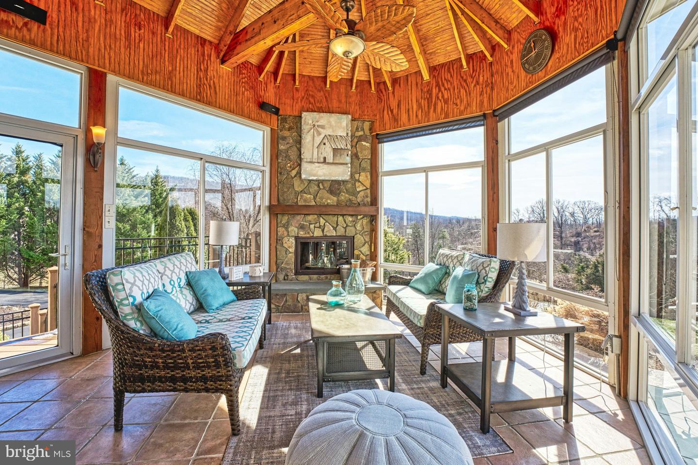 12060 CATOCTIN FARM LN, LOVETTSVILLE, Virginia 20180, 4 Bedrooms Bedrooms, ,3 BathroomsBathrooms,Residential,For sale,12060 CATOCTIN FARM LN,VALO2115858 MLS # VALO2115858