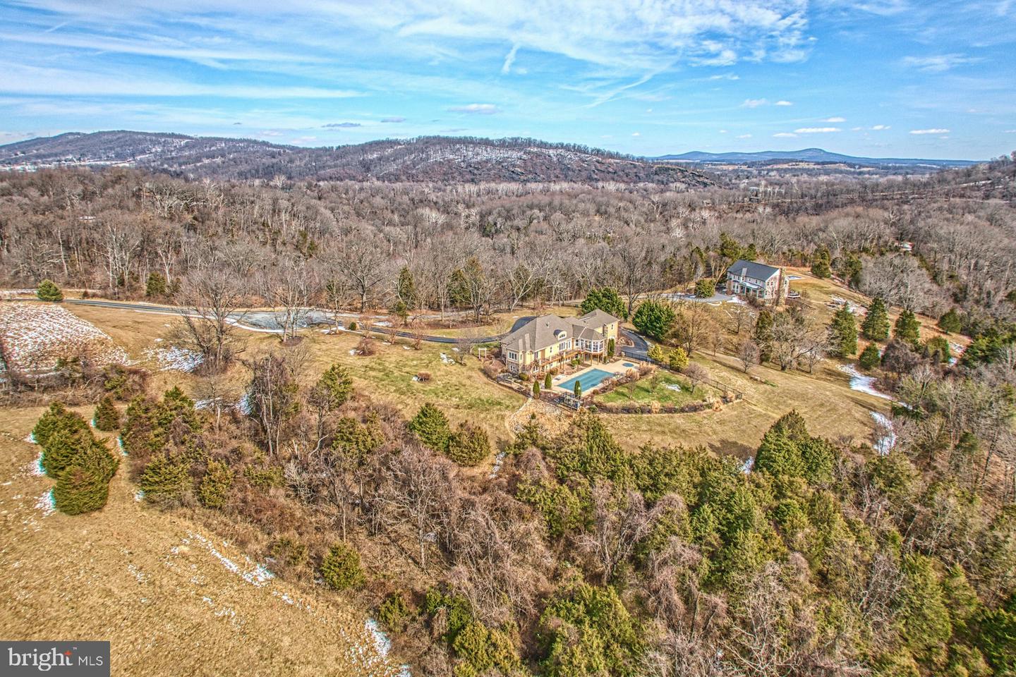 12060 CATOCTIN FARM LN, LOVETTSVILLE, Virginia 20180, 4 Bedrooms Bedrooms, ,3 BathroomsBathrooms,Residential,For sale,12060 CATOCTIN FARM LN,VALO2115858 MLS # VALO2115858