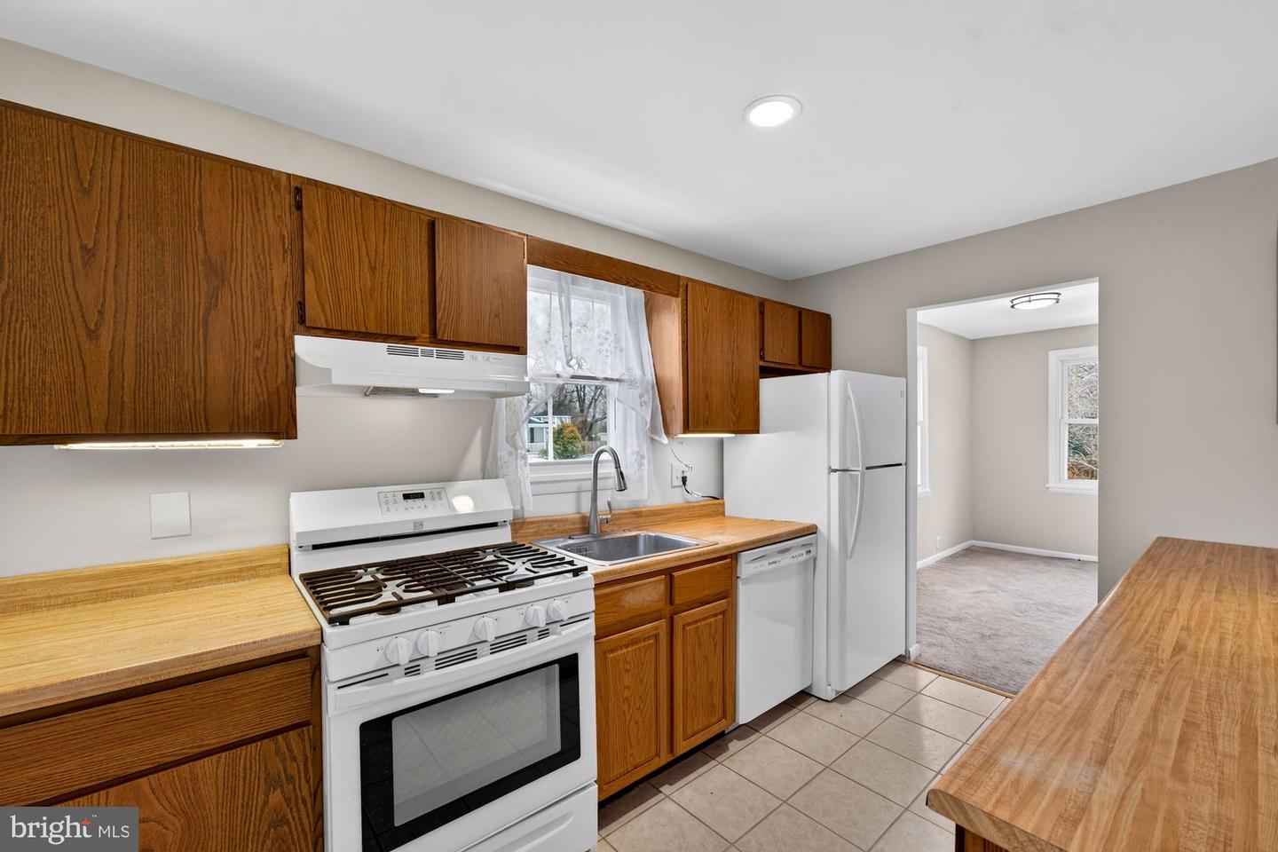 2950 ROSEMARY LN, FALLS CHURCH, Virginia 22042, 3 Bedrooms Bedrooms, ,1 BathroomBathrooms,Residential,For sale,2950 ROSEMARY LN,VAFX2290982 MLS # VAFX2290982