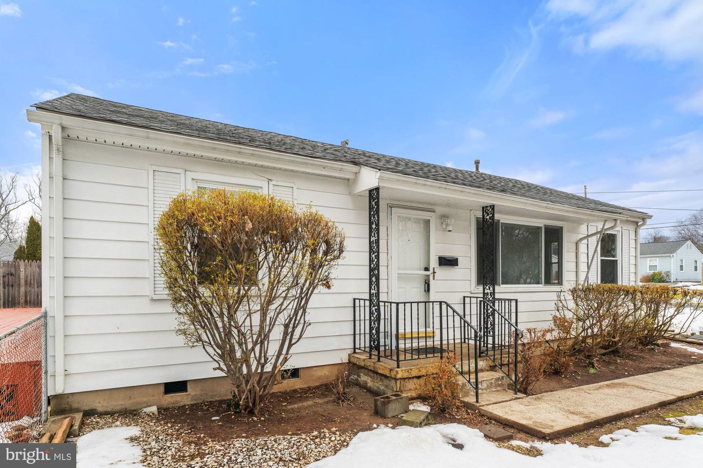 2950 ROSEMARY LN, FALLS CHURCH, Virginia 22042, 3 Bedrooms Bedrooms, ,1 BathroomBathrooms,Residential,For sale,2950 ROSEMARY LN,VAFX2290982 MLS # VAFX2290982