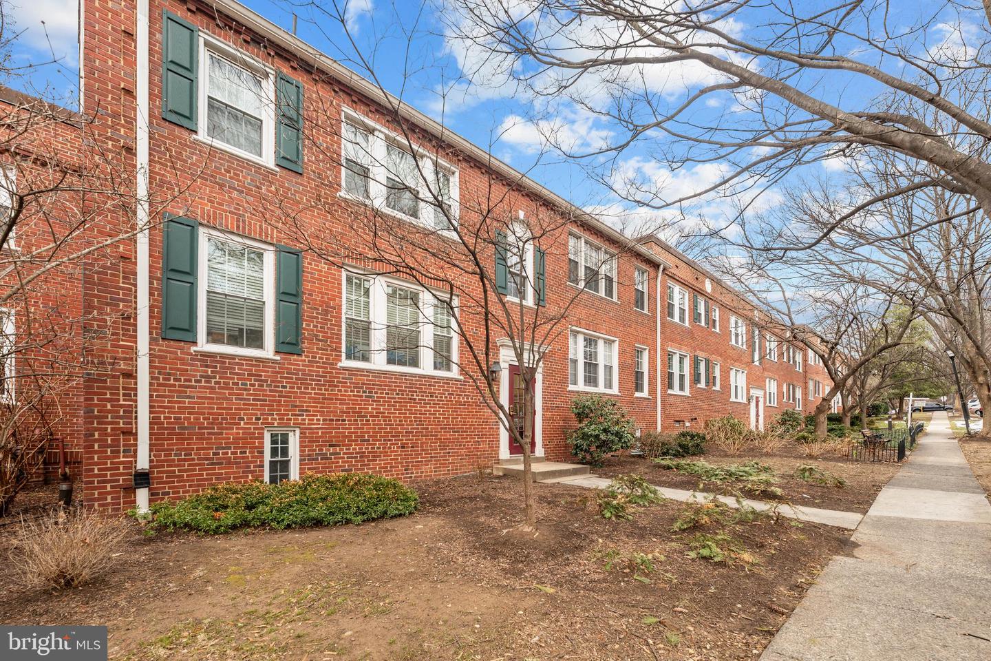 1913 N RHODES ST N #15, ARLINGTON, Virginia 22201, 1 Bedroom Bedrooms, ,1 BathroomBathrooms,Residential,For sale,1913 N RHODES ST N #15,VAAR2068890 MLS # VAAR2068890