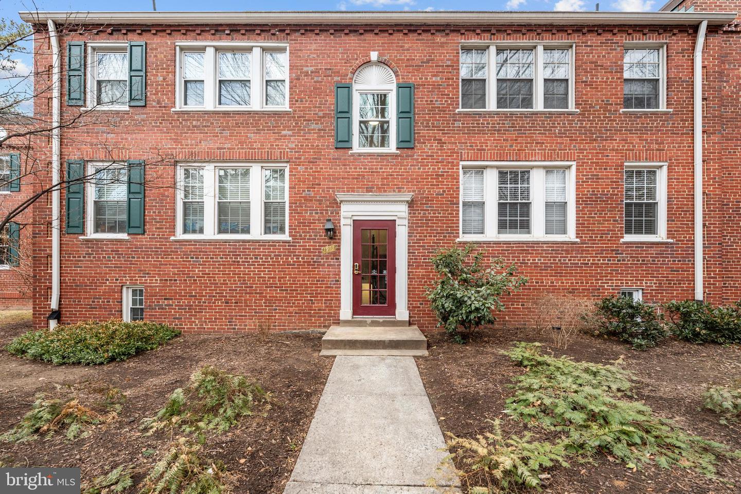 1913 N RHODES ST N #15, ARLINGTON, Virginia 22201, 1 Bedroom Bedrooms, ,1 BathroomBathrooms,Residential,For sale,1913 N RHODES ST N #15,VAAR2068890 MLS # VAAR2068890