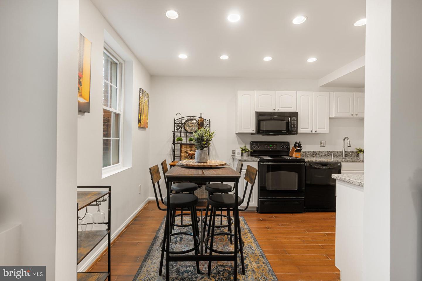 1913 N RHODES ST N #15, ARLINGTON, Virginia 22201, 1 Bedroom Bedrooms, ,1 BathroomBathrooms,Residential,For sale,1913 N RHODES ST N #15,VAAR2068890 MLS # VAAR2068890