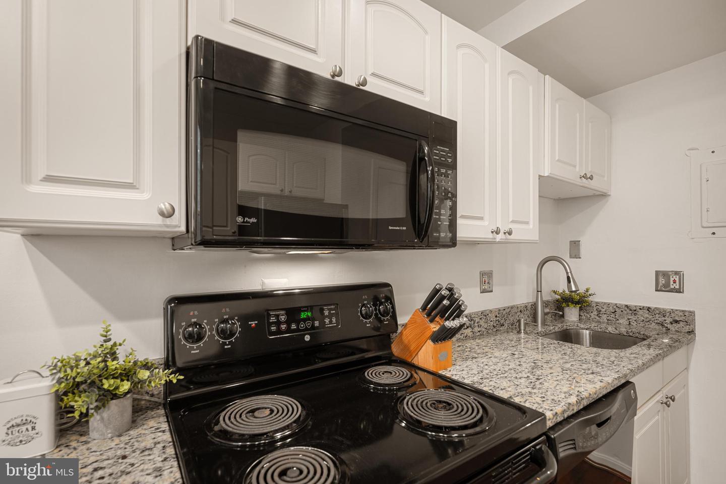 1913 N RHODES ST N #15, ARLINGTON, Virginia 22201, 1 Bedroom Bedrooms, ,1 BathroomBathrooms,Residential,For sale,1913 N RHODES ST N #15,VAAR2068890 MLS # VAAR2068890