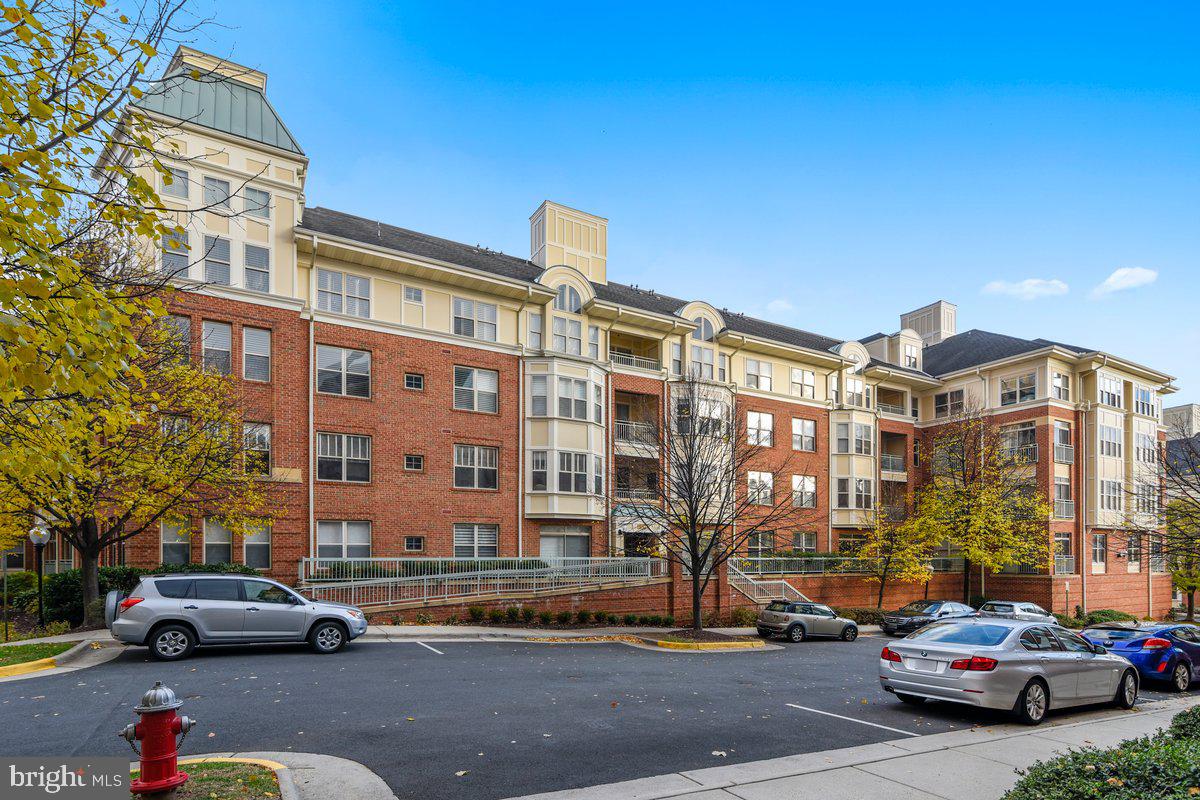 1851 STRATFORD PARK PL #109, RESTON, Virginia 20190, 2 Bedrooms Bedrooms, 4 Rooms Rooms,2 BathroomsBathrooms,Residential,For sale,1851 STRATFORD PARK PL #109,VAFX2291078 MLS # VAFX2291078
