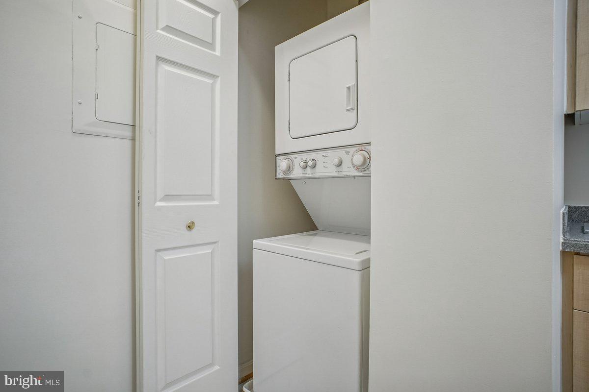 1851 STRATFORD PARK PL #109, RESTON, Virginia 20190, 2 Bedrooms Bedrooms, 4 Rooms Rooms,2 BathroomsBathrooms,Residential,For sale,1851 STRATFORD PARK PL #109,VAFX2291078 MLS # VAFX2291078