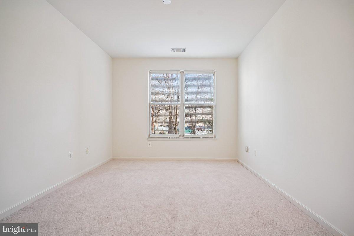 1851 STRATFORD PARK PL #109, RESTON, Virginia 20190, 2 Bedrooms Bedrooms, 4 Rooms Rooms,2 BathroomsBathrooms,Residential,For sale,1851 STRATFORD PARK PL #109,VAFX2291078 MLS # VAFX2291078