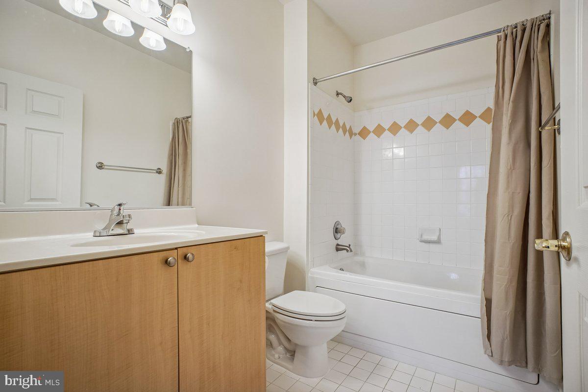 1851 STRATFORD PARK PL #109, RESTON, Virginia 20190, 2 Bedrooms Bedrooms, 4 Rooms Rooms,2 BathroomsBathrooms,Residential,For sale,1851 STRATFORD PARK PL #109,VAFX2291078 MLS # VAFX2291078