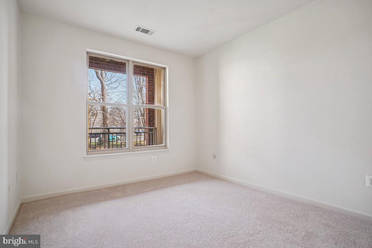 1851 STRATFORD PARK PL #109, RESTON, Virginia 20190, 2 Bedrooms Bedrooms, 4 Rooms Rooms,2 BathroomsBathrooms,Residential,For sale,1851 STRATFORD PARK PL #109,VAFX2291078 MLS # VAFX2291078