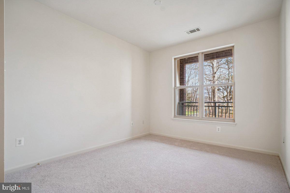 1851 STRATFORD PARK PL #109, RESTON, Virginia 20190, 2 Bedrooms Bedrooms, 4 Rooms Rooms,2 BathroomsBathrooms,Residential,For sale,1851 STRATFORD PARK PL #109,VAFX2291078 MLS # VAFX2291078