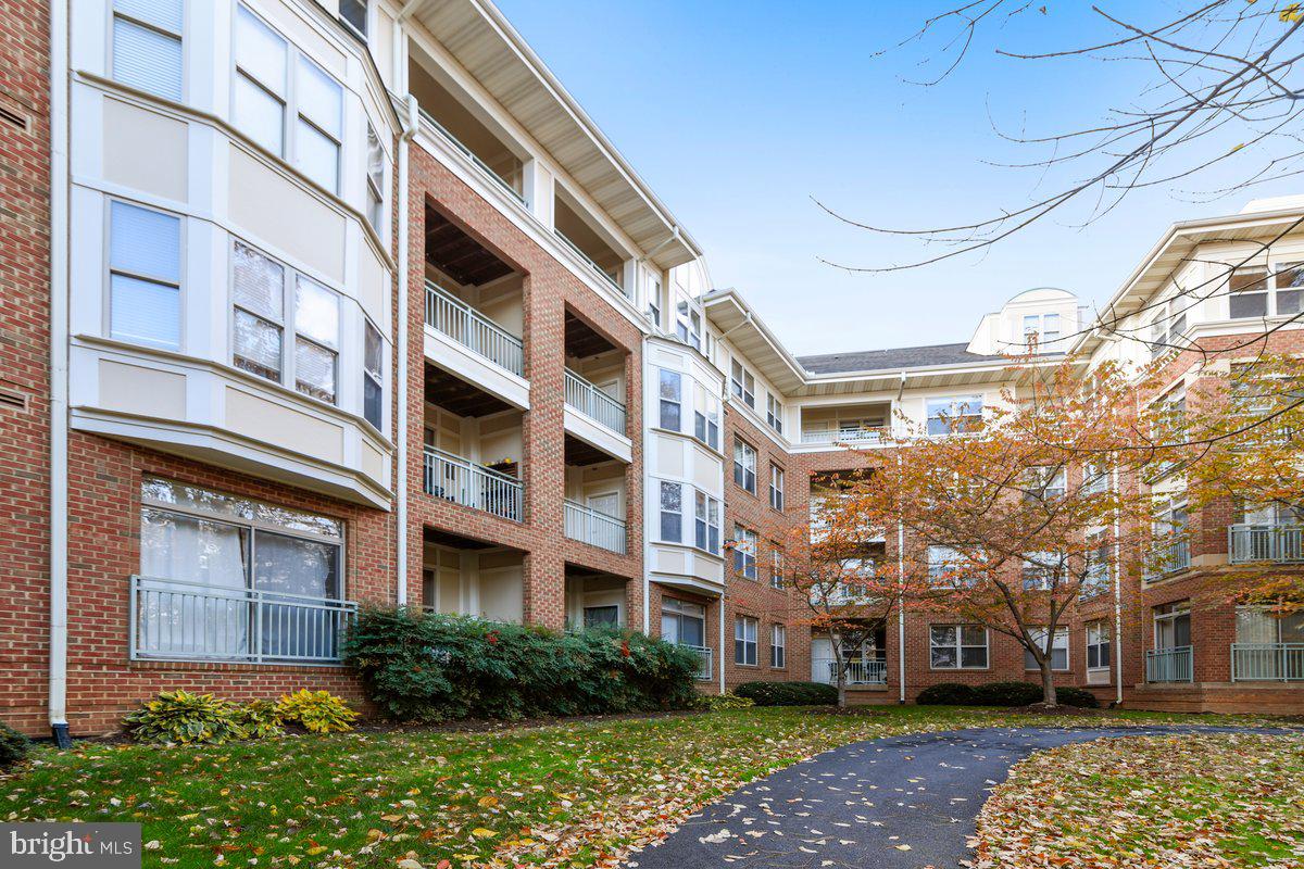 1851 STRATFORD PARK PL #109, RESTON, Virginia 20190, 2 Bedrooms Bedrooms, 4 Rooms Rooms,2 BathroomsBathrooms,Residential,For sale,1851 STRATFORD PARK PL #109,VAFX2291078 MLS # VAFX2291078