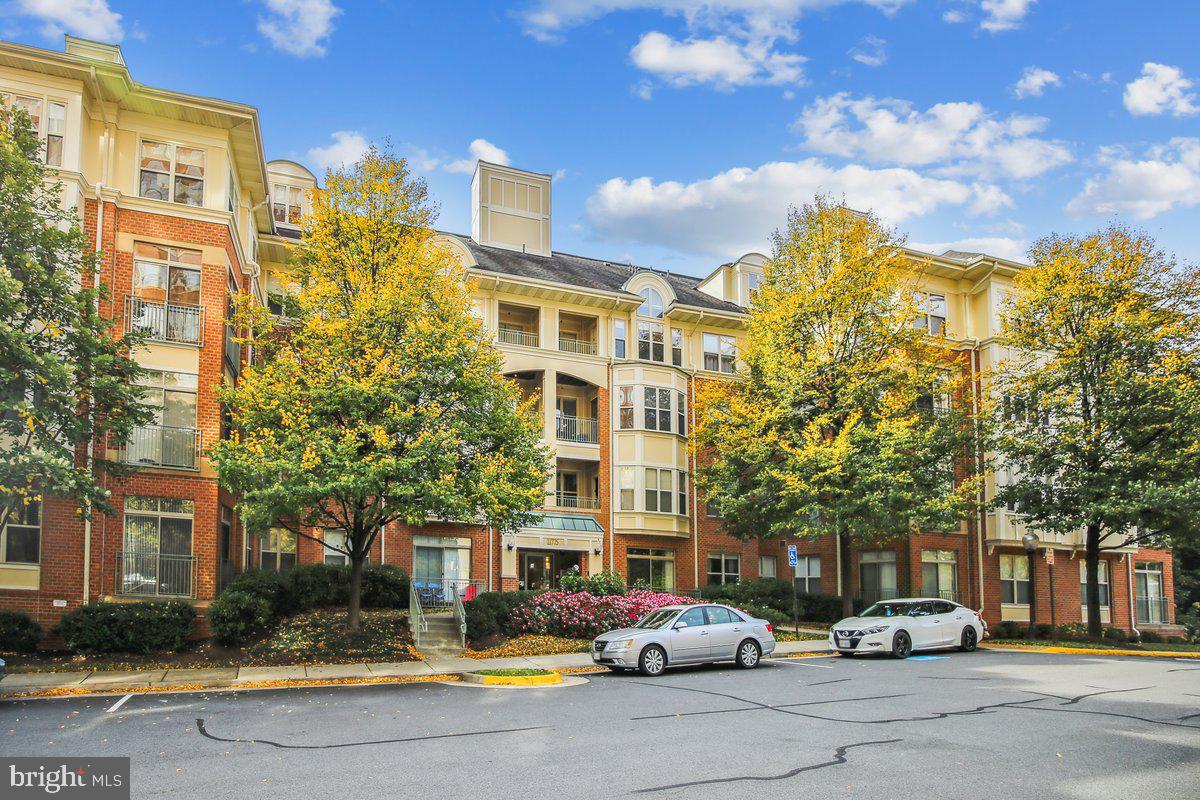 1851 STRATFORD PARK PL #109, RESTON, Virginia 20190, 2 Bedrooms Bedrooms, 4 Rooms Rooms,2 BathroomsBathrooms,Residential,For sale,1851 STRATFORD PARK PL #109,VAFX2291078 MLS # VAFX2291078