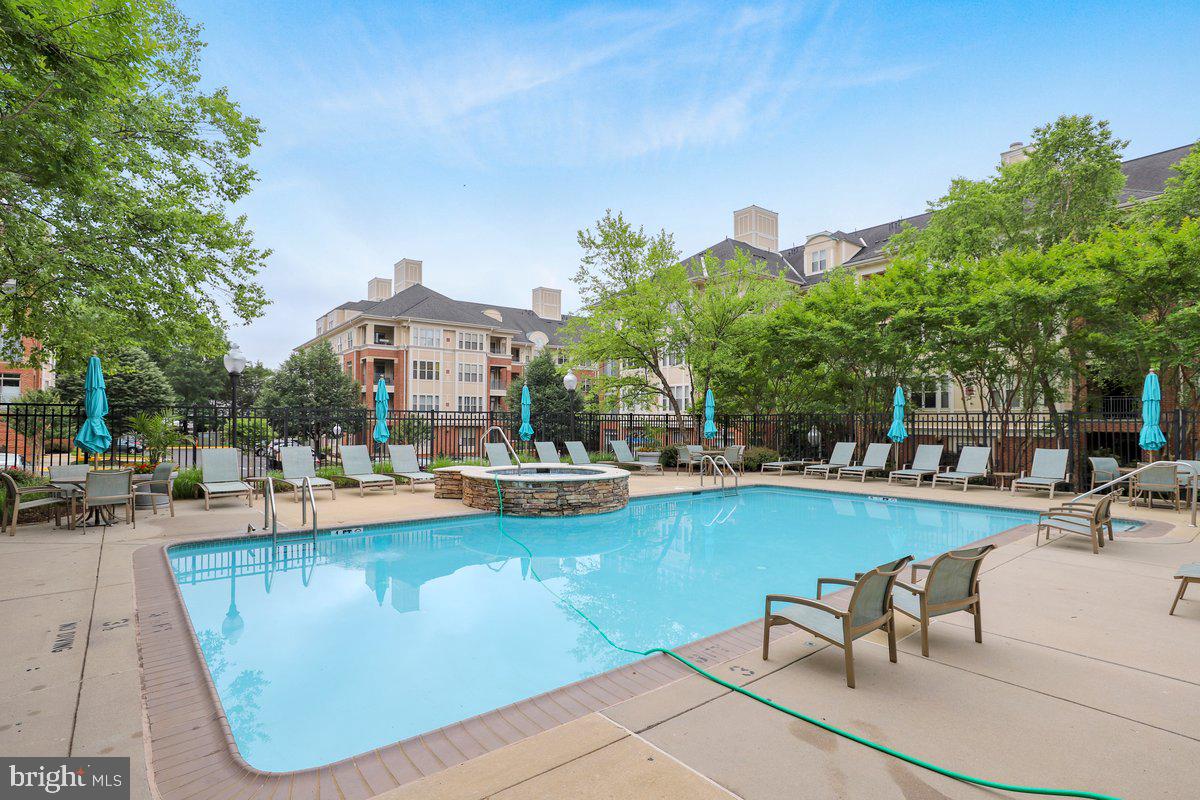 1851 STRATFORD PARK PL #109, RESTON, Virginia 20190, 2 Bedrooms Bedrooms, 4 Rooms Rooms,2 BathroomsBathrooms,Residential,For sale,1851 STRATFORD PARK PL #109,VAFX2291078 MLS # VAFX2291078